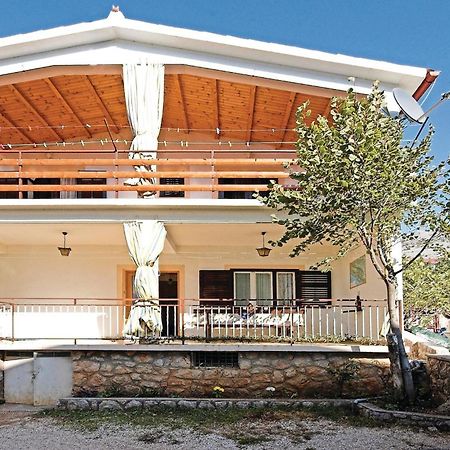 4 Bedroom Awesome Apartment In Starigrad Starigrad Paklenica Exterior foto