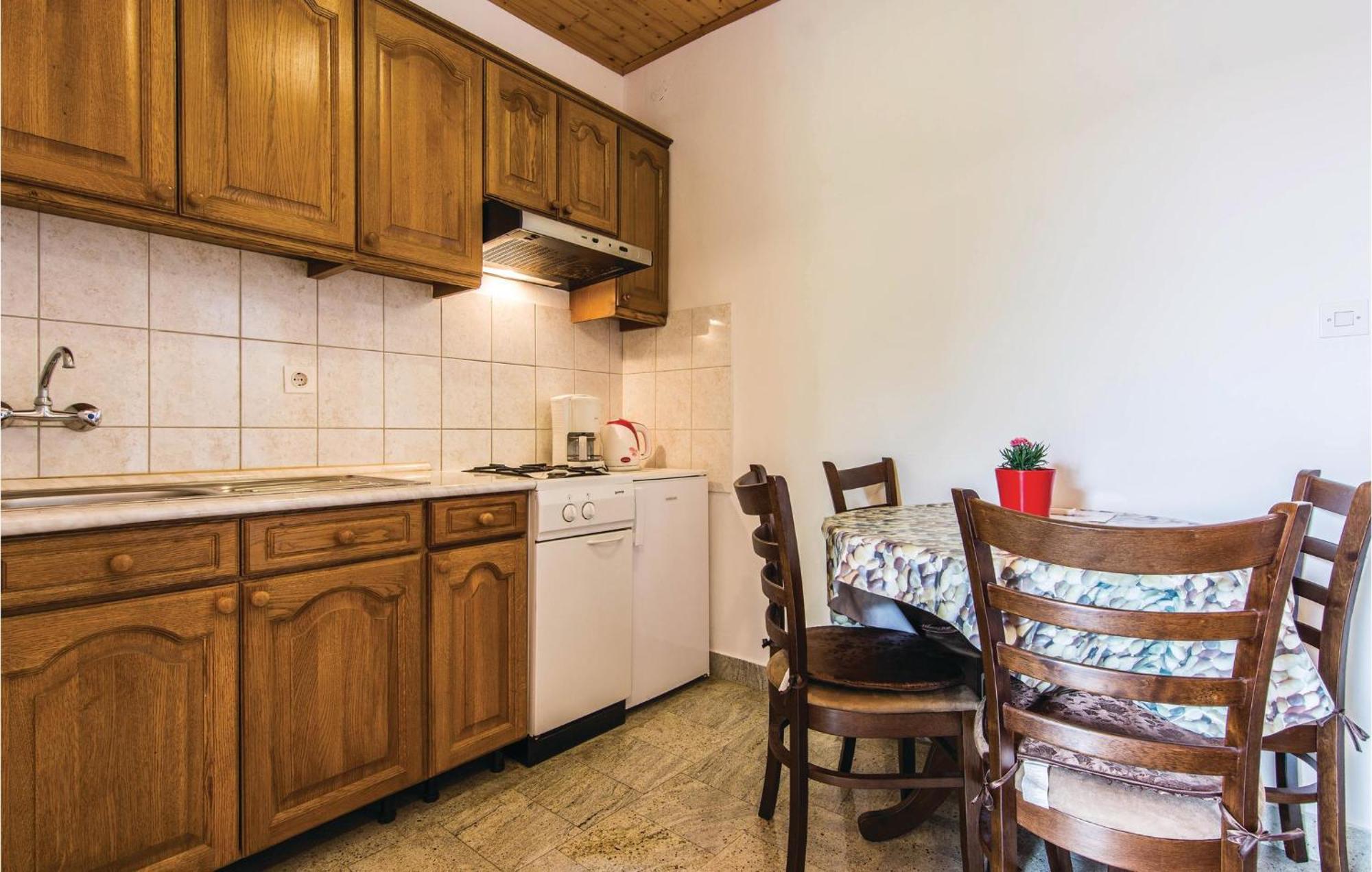 4 Bedroom Awesome Apartment In Starigrad Starigrad Paklenica Exterior foto