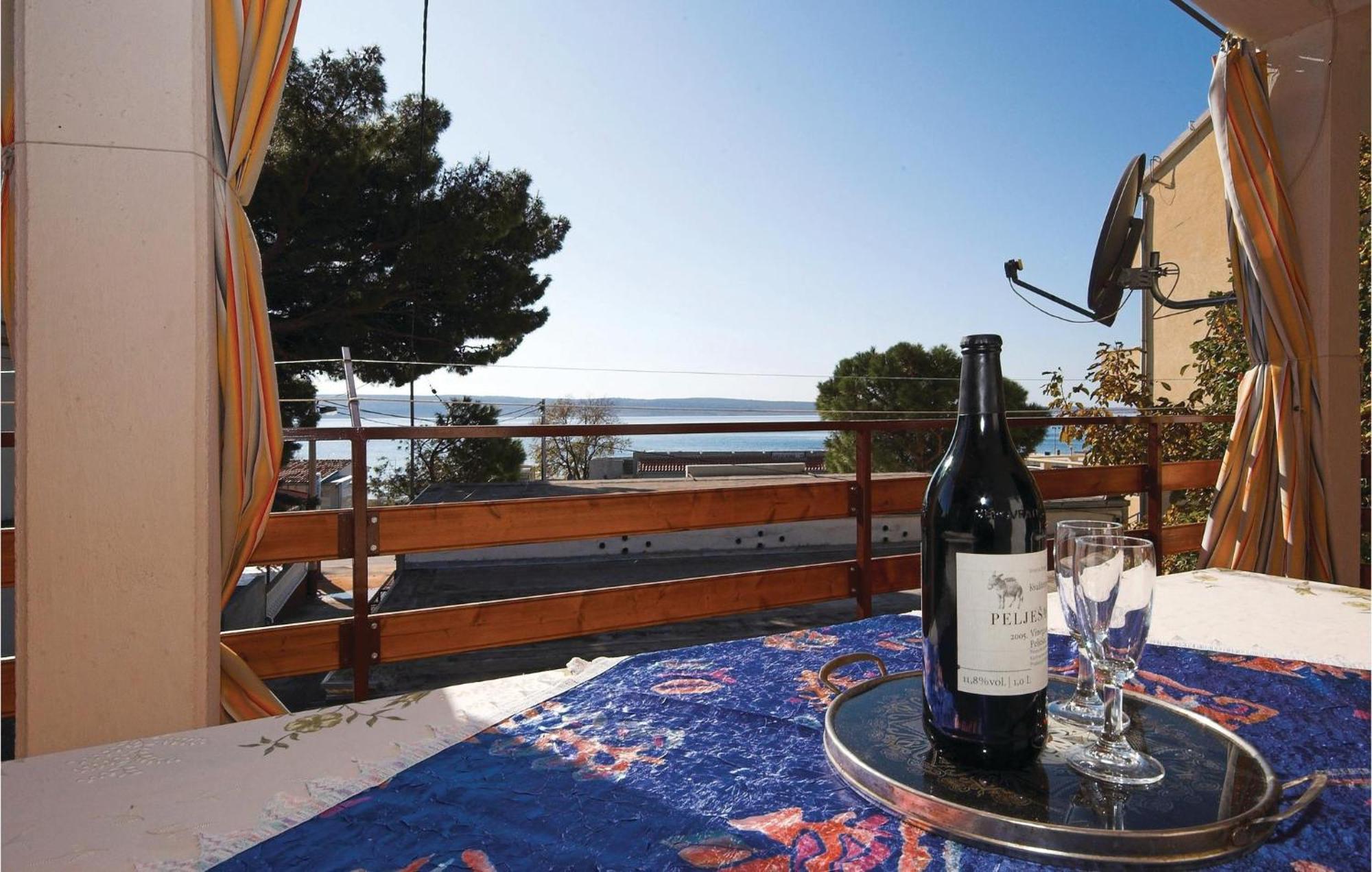 4 Bedroom Awesome Apartment In Starigrad Starigrad Paklenica Exterior foto