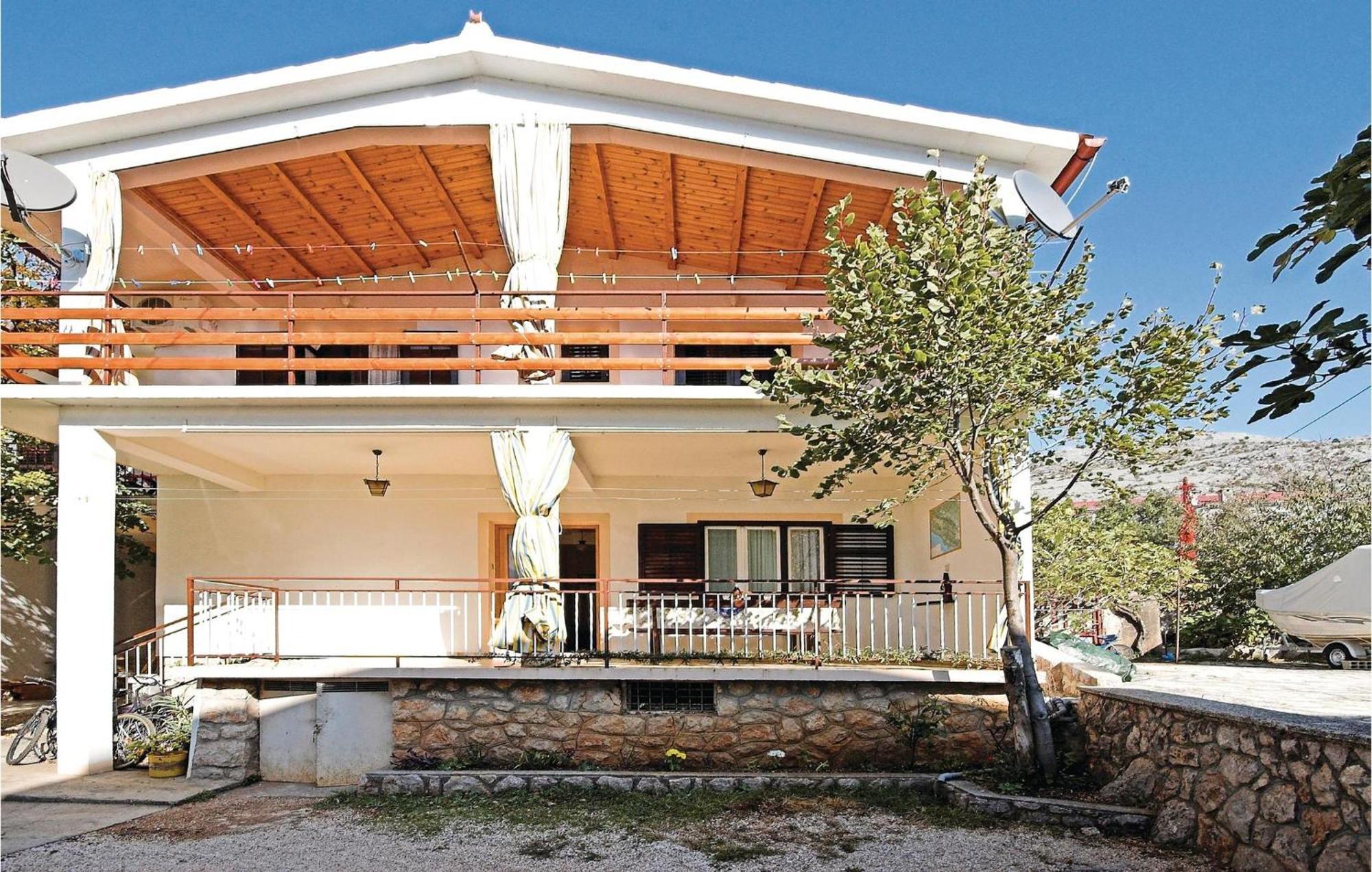 4 Bedroom Awesome Apartment In Starigrad Starigrad Paklenica Exterior foto